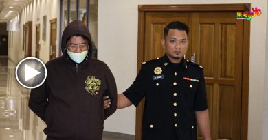 视频丨索金手镯包庇女嫌犯     曹长被控贪污罪