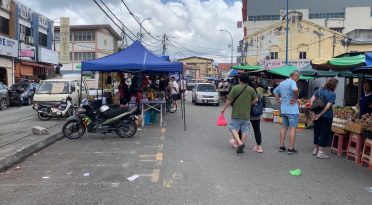加叻大道节日塞车  吓跑商机  文冬巴刹 客流量少