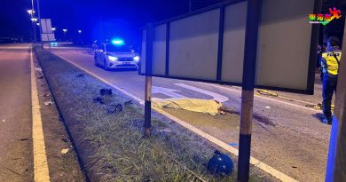 出路口撞上另一辆摩哆      骑士被抛出车道 当场亡