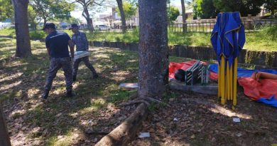 拆非法广告牌  路边摊    关丹市厅整顿市容