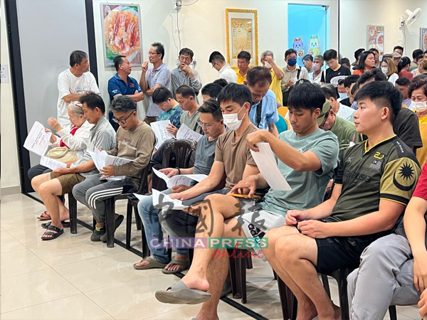 农民在会上获分发最新的彭亨皇家榴梿合约条款。