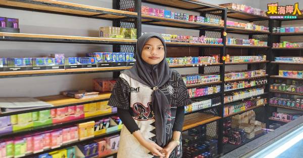 关丹体育馆路ASZA VAPOR店员依卡