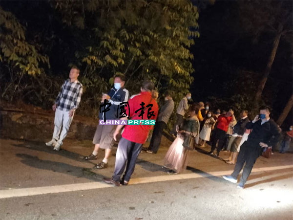 长巴旅游景点车祸 3人受伤 司机伤势较重