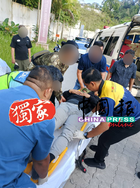 4名新加坡籍游客受伤后倒地不起，较后被紧急送院治疗。