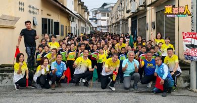 中华二校越野赛跑 全校学生 奋力向前