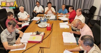 丹斯里陈来金华小妥协 新校舍围墙沟渠内挪