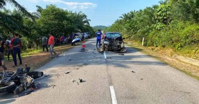 学院生摩哆逆向撞车 1死1重伤