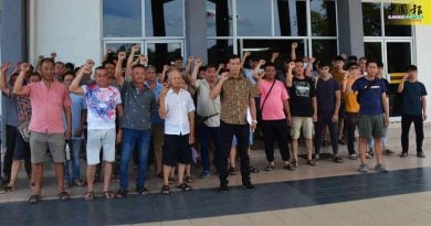 郑益清带领近百无地契农民 赴劳勿反贪会报案