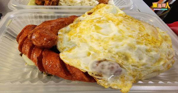 随鸡蛋不再获政府补贴后,食店仍保持原价出卖鸡蛋食品。