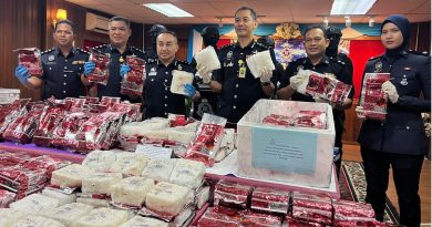 毒贩遇临检掉头逃 警追5公里 起600万茶包冰毒