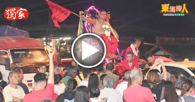 独家丨中国旅客参与体验特别文化  财神庙游神活动吸睛