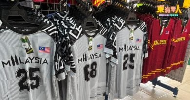 文冬国庆商品以国旗服饰为主　其余周边少见