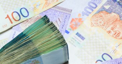 下载可疑APK 女商人20万没了