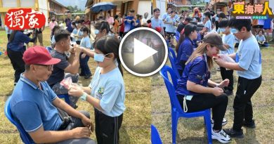 独家丨玻璃口华校运动会压轴    亲子蒙眼喂西瓜乐趣多