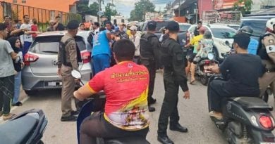 大马女童遭反锁车内 泰警出手救人