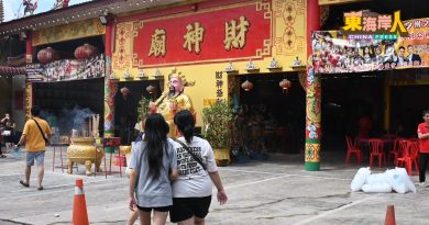 文冬玻璃口财神庙庆中秋   中秋日办千人提灯笼