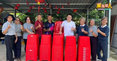 解决地理望慈济志工困扰  李政贤送50张新椅子