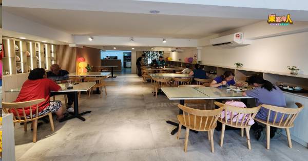 茹素食客可在环境清雅的素食坊内用餐,别有一番滋味。