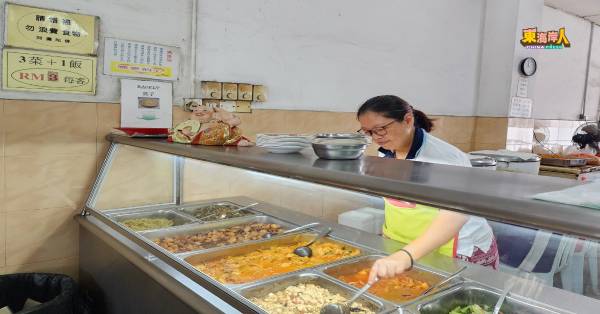 阿益布爹佛光3元素食快餐通店多年仍坚持“3菜一饭3令吉”的价位,非常经济实惠。