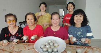 登客家公会妇女组    制月饼  传授美食技艺