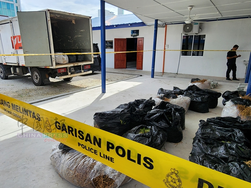 关丹警方成功捣毁“藏身”土展区，利用快递罗厘专车送货的葛冬叶交易。