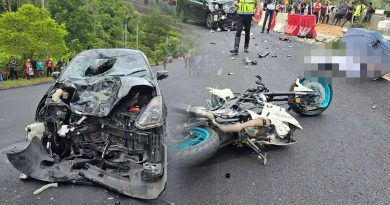 摩哆休旅车相撞 骑士当场身亡