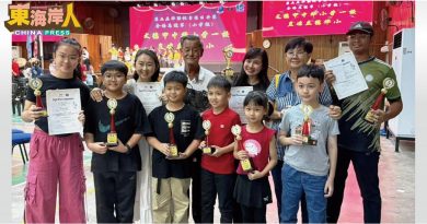 双溪仁华校校友会书法班 扬威华联杯书法赛