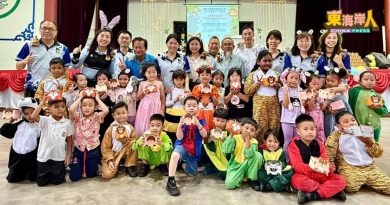 武吉丁宜华小儿童节  化身“动物” 亲近小动物