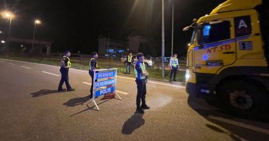 乌登警区路障执法    查257人130车开37罚单