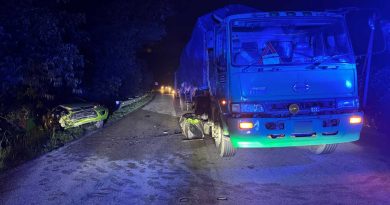 轿车与拖格罗厘相撞 女乘客送院抢救不治