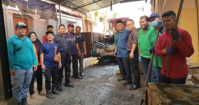 波格槟榔巴刹   沟渠塞  市会打开沟盖清垃圾